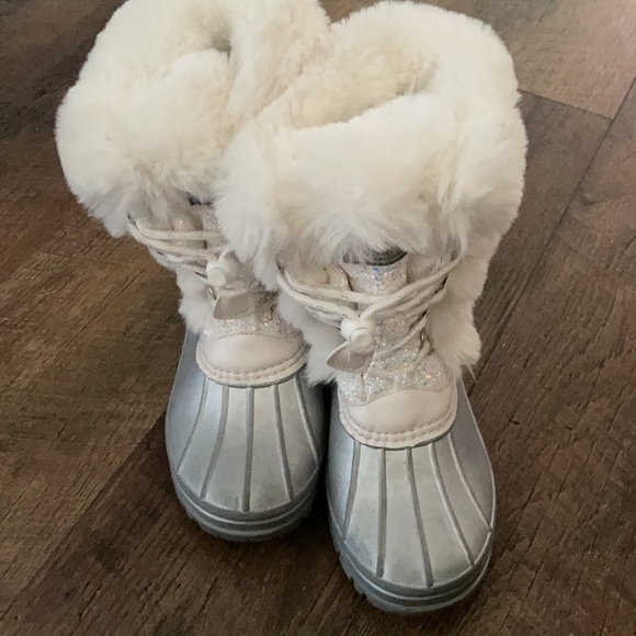 Super soft, white glitter snow boots - Picture 2 of 5